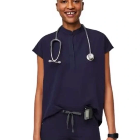 FIGS Rafaela Oversized Scrub Top Navy XS FIONx 3 Pocket Healthcare WXXSW1003 - Picture 1 of 7